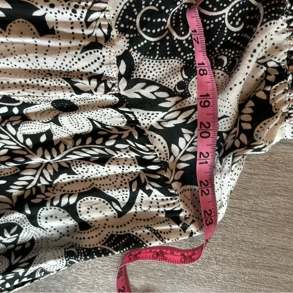 TravelSmith Black and White A-Line Skirt with Gold Accents - Picture 4 of 6